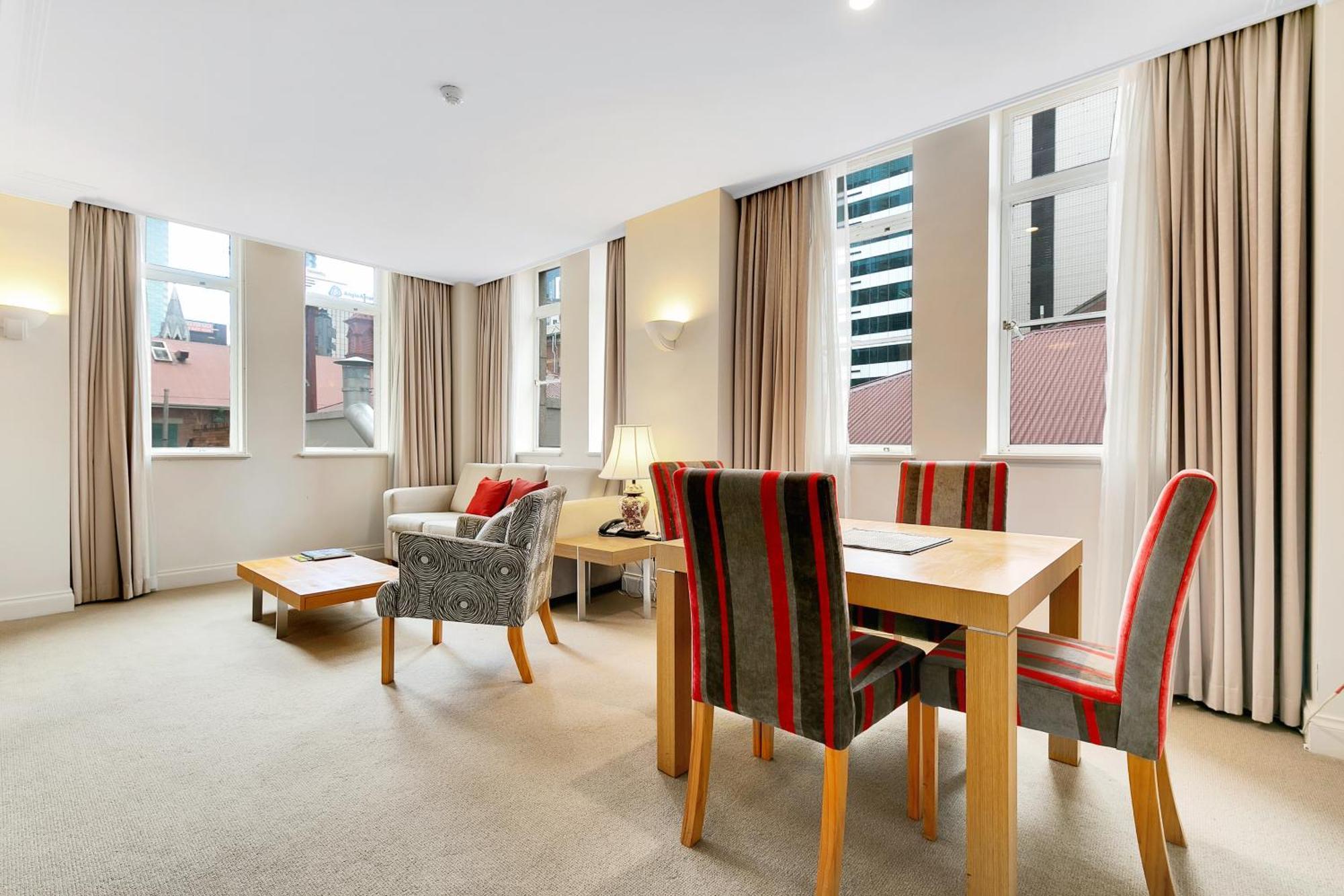 Superior One-Bedroom Apartment Queen bed