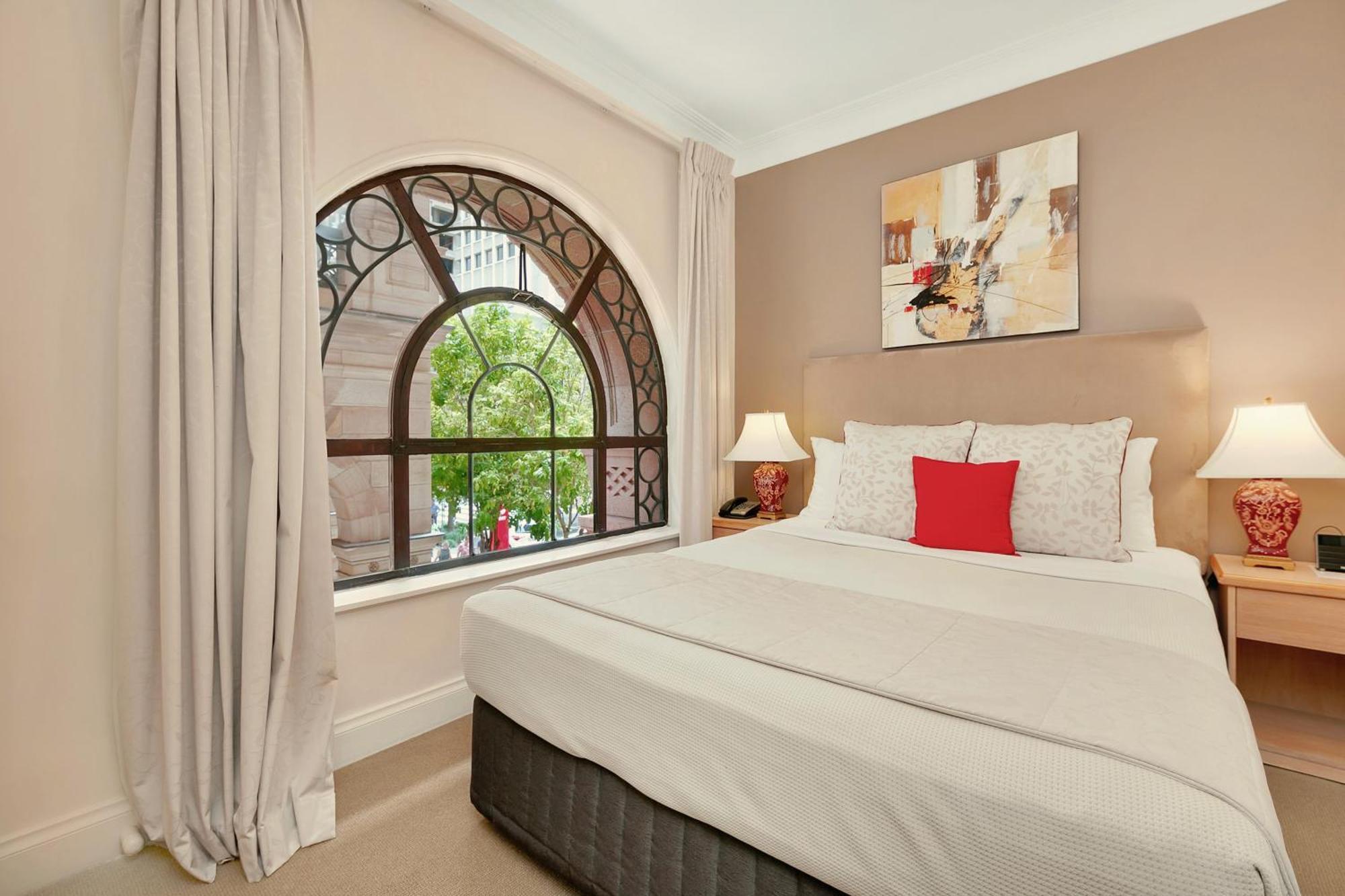 Superior One-Bedroom Apartment Queen bed