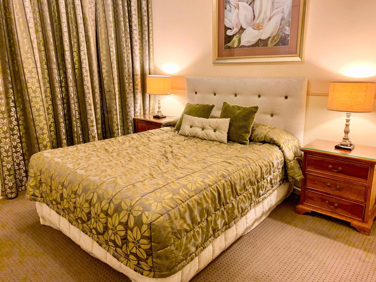 Three Beds Sub-Penthouse Apartment,1212214474:JPEG