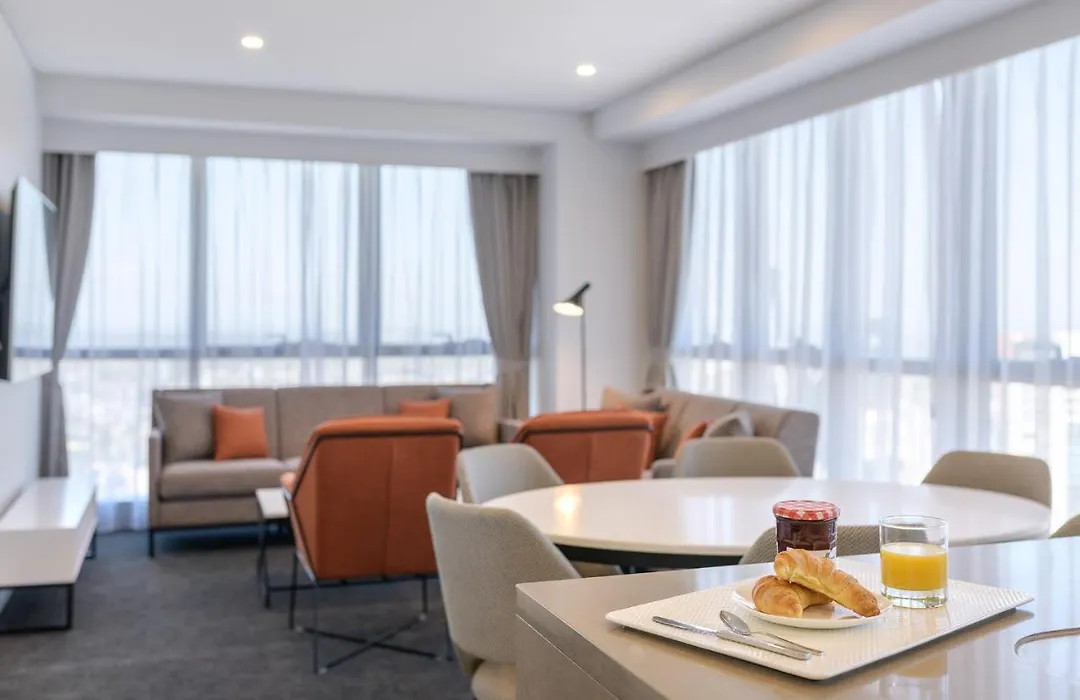 Meriton Suites Adelaide Street, Brisbane-1